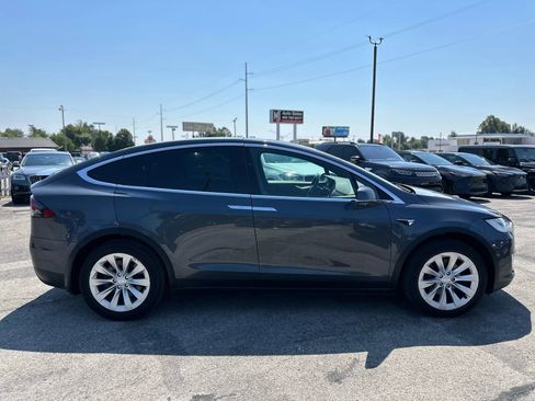 Used 2018 Tesla Model X 75D image 8