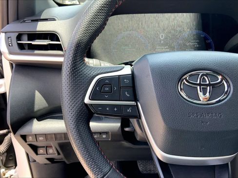 Used 2025 Toyota Sienna XSE FWD image 24