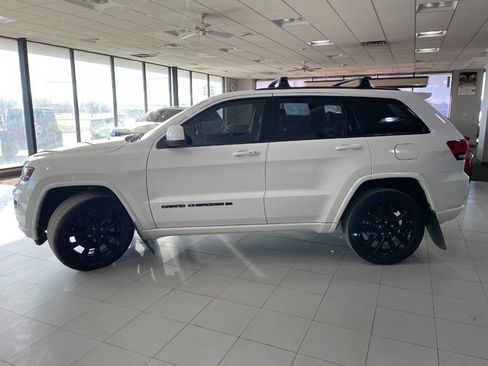 Used 2022 Jeep Grand Cherokee Laredo X image 4