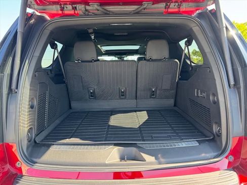 Used 2024 Chevrolet Suburban Premier w/ Premium Package image 10