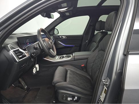 Used 2025 BMW X5 xDrive40i w/ M Sport Package AWD/4WD image 7