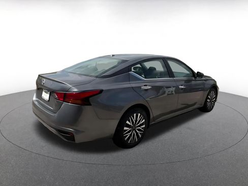 Used 2025 Nissan Altima 2.5 SV image 15