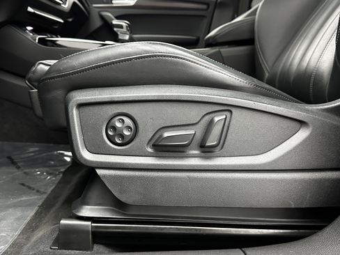 Used 2022 Audi Q5 2.0T Premium w/ Convenience Package image 14