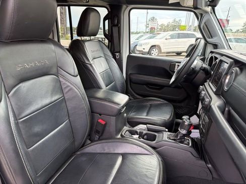Used 2018 Jeep Wrangler Unlimited Sahara AWD/4WD image 15