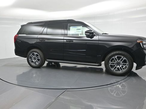 New 2025 Ford Expedition Active image 32
