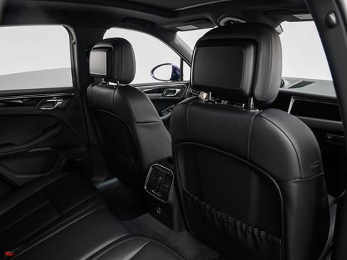 Used 2025 Porsche Macan image 24