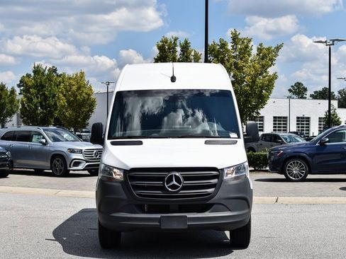 Used 2024 Mercedes-Benz Sprinter 2500 image 3