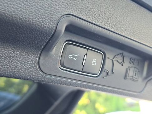 Used 2021 Ford Explorer Limited w/ Equipment Group 301A RWD image 13