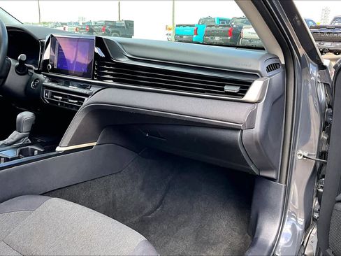 Used 2025 Toyota Camry LE FWD image 19