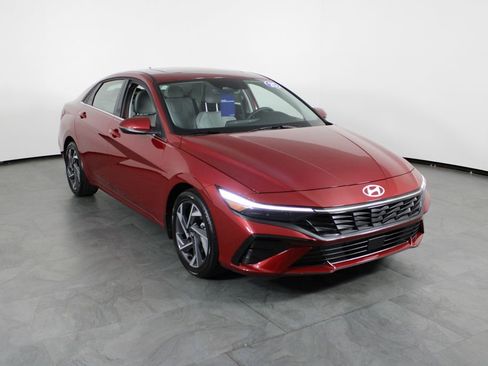 Certified 2025 Hyundai Elantra Limited image 13