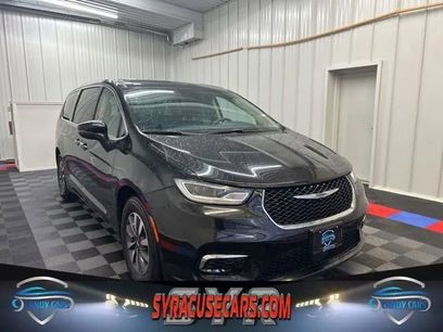 Used 2023 Chrysler Pacifica Touring-L