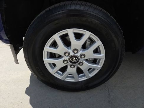 Used 2025 Toyota Tacoma SR5 AWD/4WD image 10