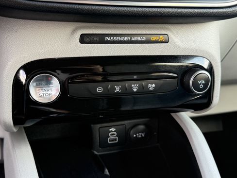 Used 2025 Ford Escape Platinum w/ Class II Trailer Tow Package AWD/4WD image 30