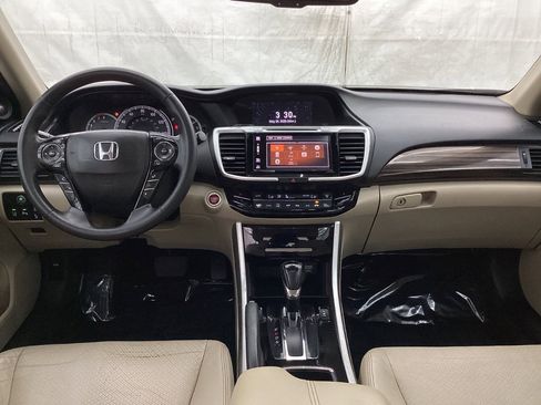 Used 2016 Honda Accord Touring image 26