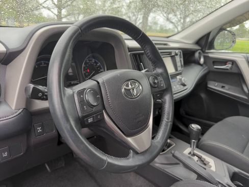 Used 2018 Toyota RAV4 XLE w/ Plus Extra Value Package AWD/4WD image 19