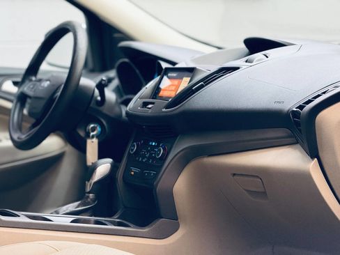 Used 2018 Ford Escape SE AWD/4WD image 3
