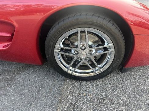 Used 1998 Chevrolet Corvette Convertible w/ Performance Handling Pkg image 17