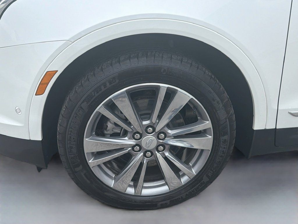 Used 2025 Cadillac XT5 Premium Luxury w/ Technology Package AWD/4WD image 32