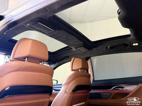 Used 2019 BMW 740i w/ Executive Package RWD image 33