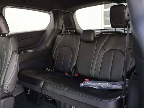 New 2026 Chrysler Voyager LX FWD image 11