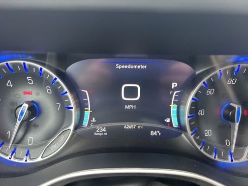 Used 2024 Chrysler Pacifica Touring-L image 7