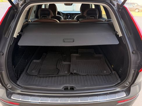 Used 2019 Volvo XC60 T5 Momentum w/ Premium Package FWD image 16