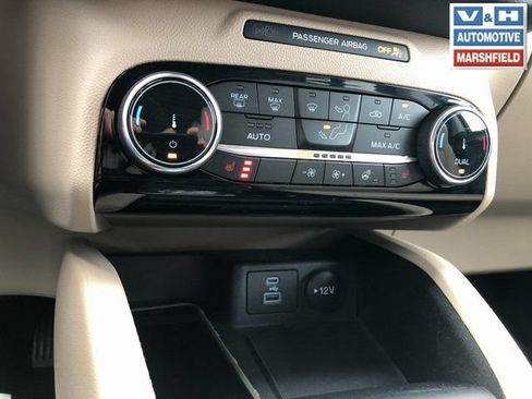 Used 2022 Ford Escape SEL AWD/4WD image 9