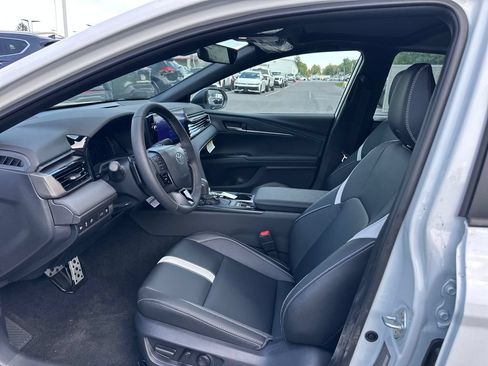 Used 2026 Toyota Camry Hybrid w/ Multimedia Upgrade Package FWD image 10