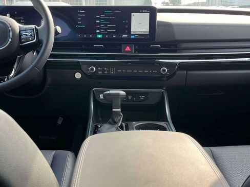 Certified 2026 Kia Carnival SX Prestige FWD image 3