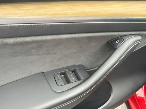 Used 2023 Tesla Model Y Long Range AWD/4WD image 17