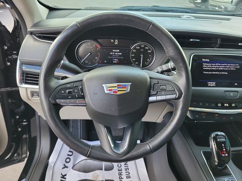 Used 2023 Cadillac XT4 Premium Luxury FWD image 23