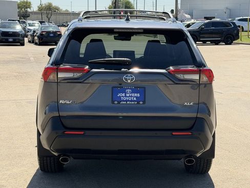 Used 2023 Toyota RAV4 XLE Premium image 8