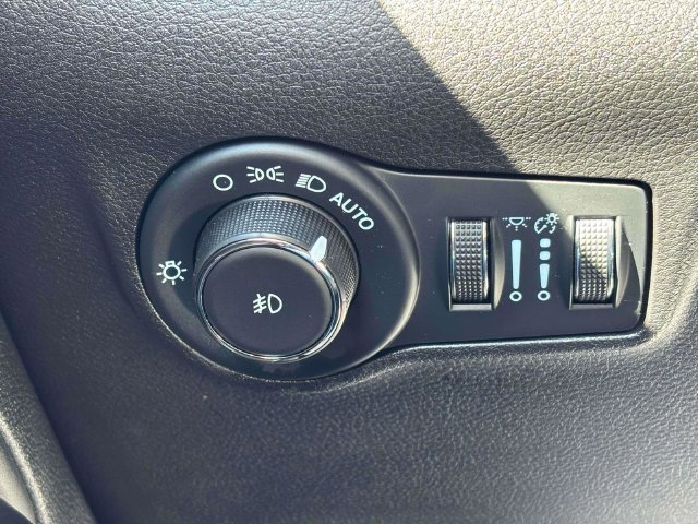 Used 2023 Jeep Compass Latitude w/ Convenience Group AWD/4WD image 11