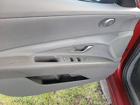 Used 2024 Hyundai Elantra SEL FWD image 8