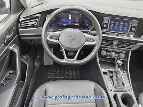 Used 2024 Volkswagen Jetta SE image 12