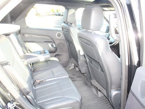 Used 2017 Land Rover Discovery HSE AWD/4WD image 16