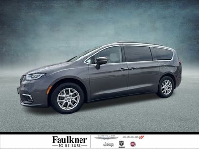 Certified 2022 Chrysler Pacifica Touring-L w/ Uconnect Theater Family Group