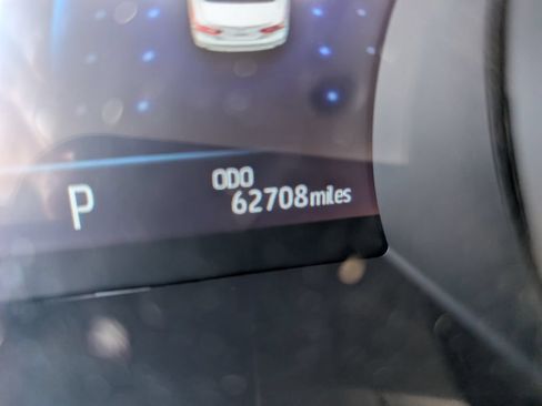 Used 2020 Toyota Camry XLE FWD image 19
