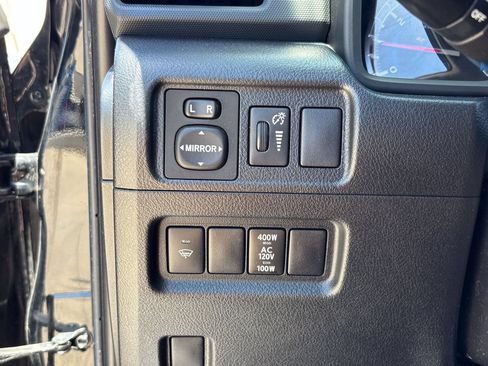 Used 2018 Toyota 4Runner TRD Off-Road Premium AWD/4WD image 30