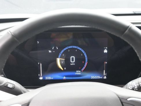 Used 2025 Chevrolet Trax LT w/ LT Convenience Package FWD image 13