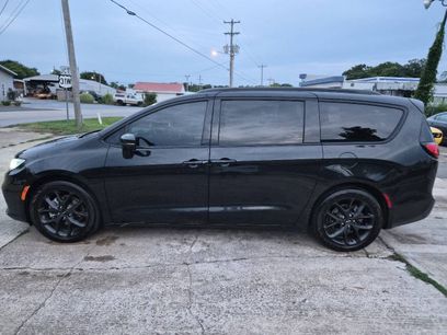 Used 2022 Chrysler Pacifica Limited w/ S Appearance Package