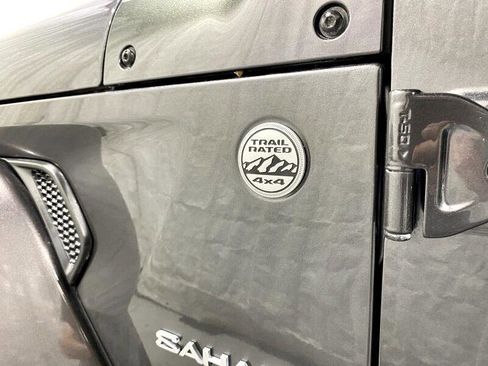 Used 2018 Jeep Wrangler Unlimited Sahara image 29