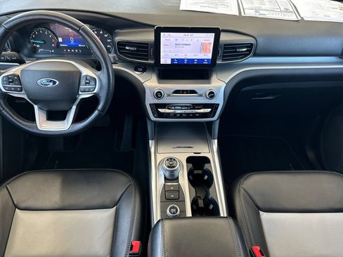 Used 2022 Ford Explorer XLT w/ Equipment Group 202A AWD/4WD image 12