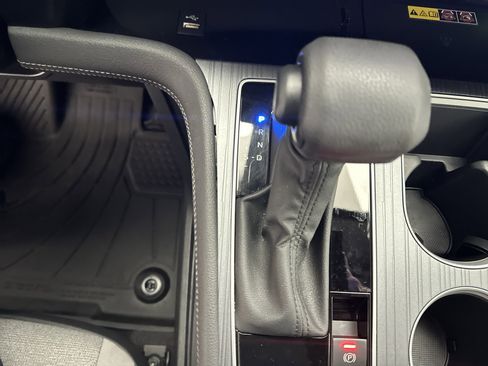 Used 2025 Toyota Sienna LE image 34