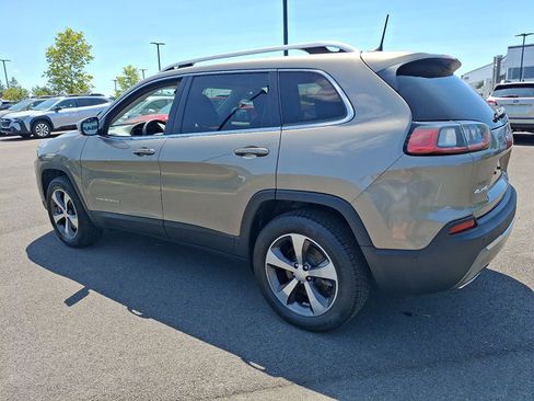 Used 2019 Jeep Cherokee Limited w/ Luxury Group AWD/4WD image 4
