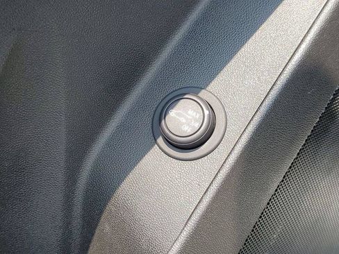 Used 2022 Chevrolet Equinox RS FWD image 24