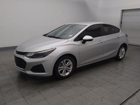 Used 2019 Chevrolet Cruze LT FWD image 2