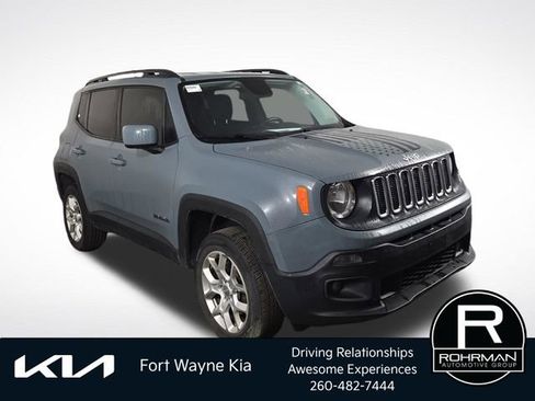 Used 2017 Jeep Renegade Latitude w/ Cold Weather Group AWD/4WD image 5
