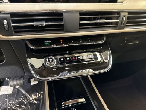 New 2026 Lincoln Corsair Premiere image 21