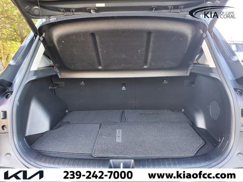 Used 2024 Kia Seltos SX w/ SX Sunroof Package image 9